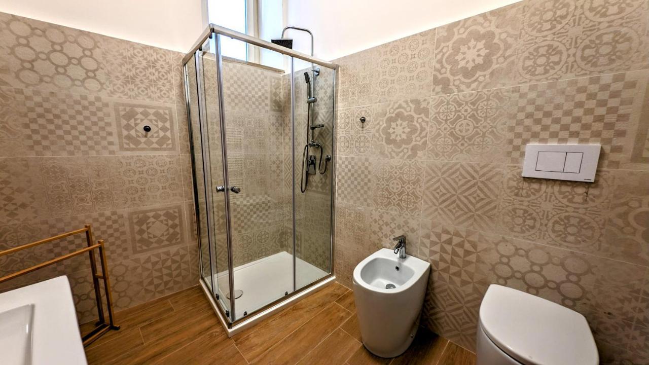Sea Lion Apartment Trani Exterior photo